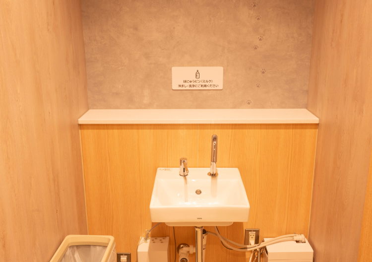 ❸ 西棟4F(フードコート奥)