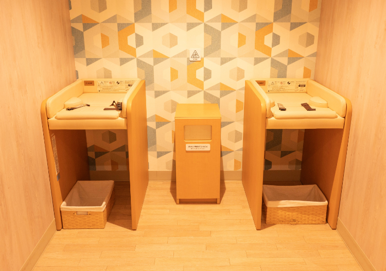 ❸ 西棟4F(フードコート奥)